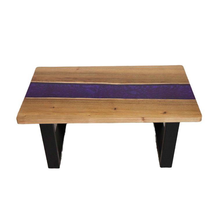 Mesa de Centro Artesanal em Madeira de Acácia com Resina Roxa quadrado branco