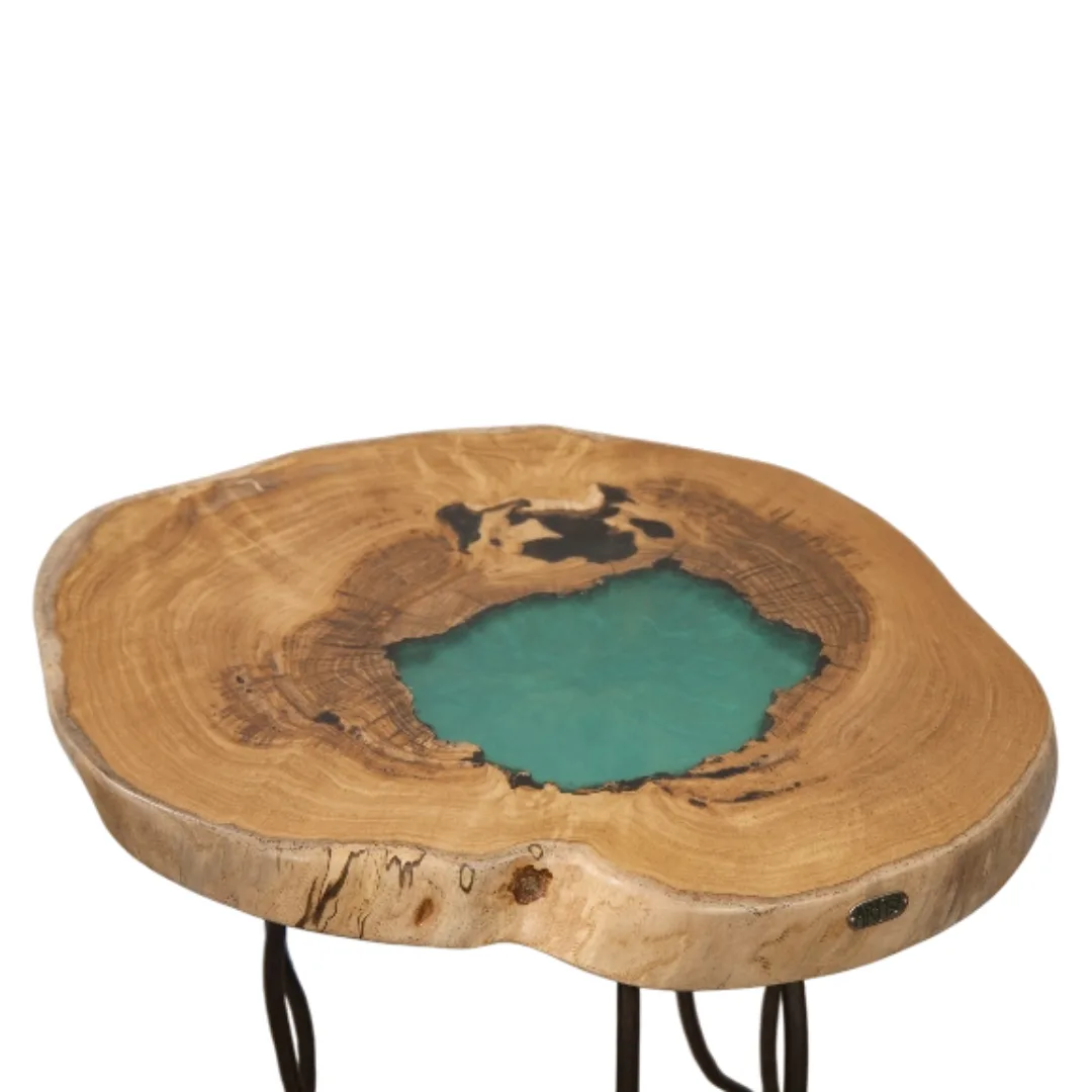 Mesa de Centro Artesanal em Madeira de Castanho com Resina Verde mais perto