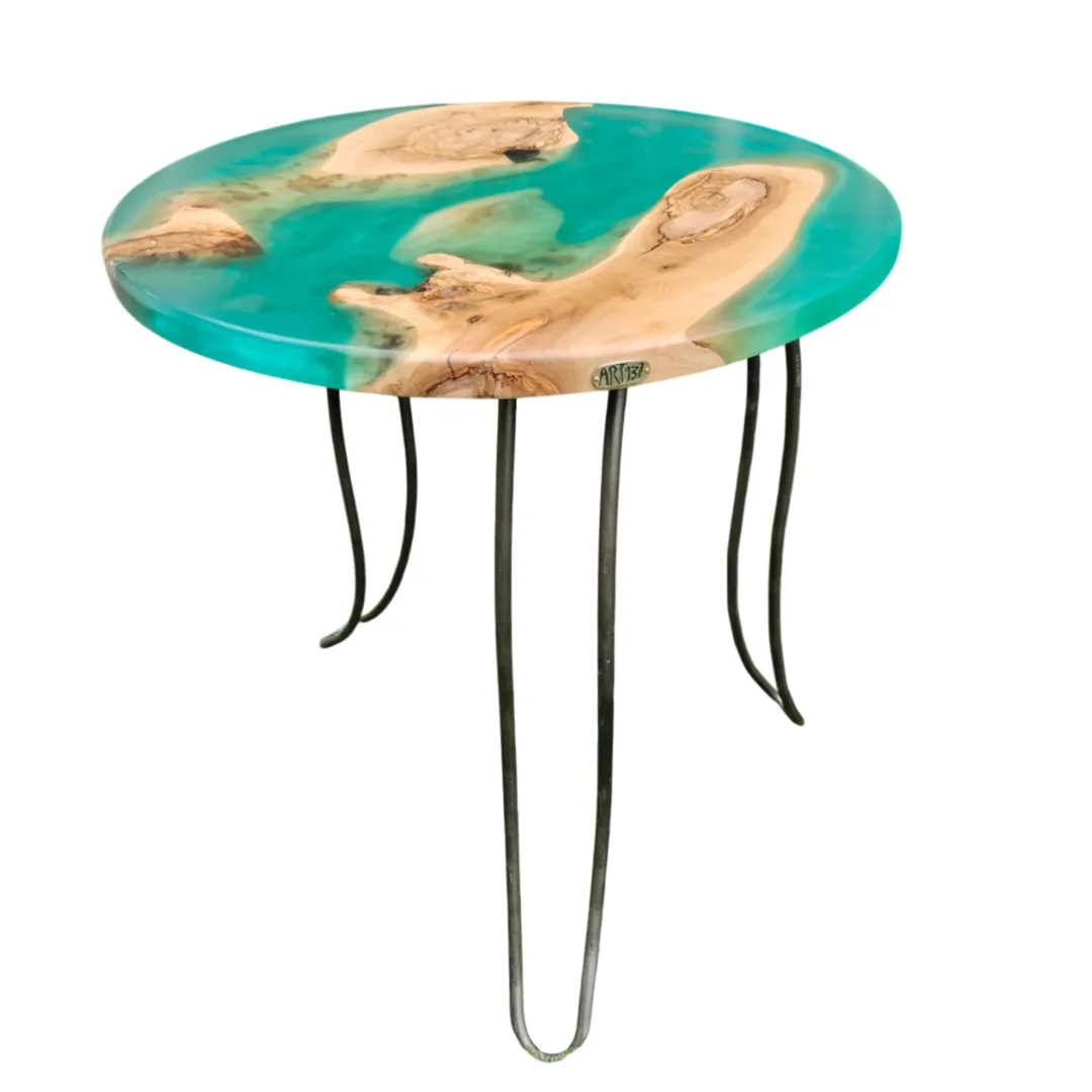 Mesa de madeira de oliveira com resina verde