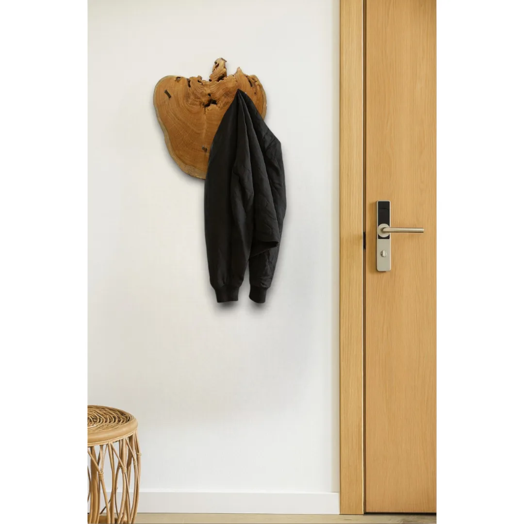 cabide de parede em madeira de castanho com ganchos em ferro lacado ART137 simulacao em ambiente