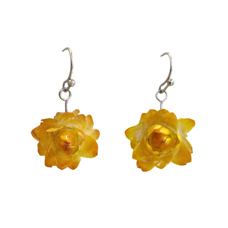 Brincos Beijo de Sol com flor natural amarela preservada em resina, artesanais
